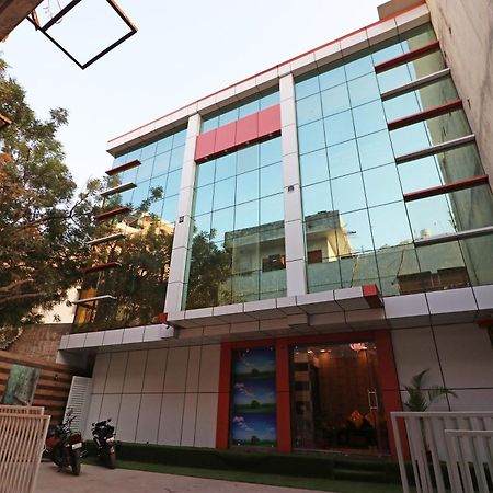Hotel O Cloud Új-Delhi Kültér fotó