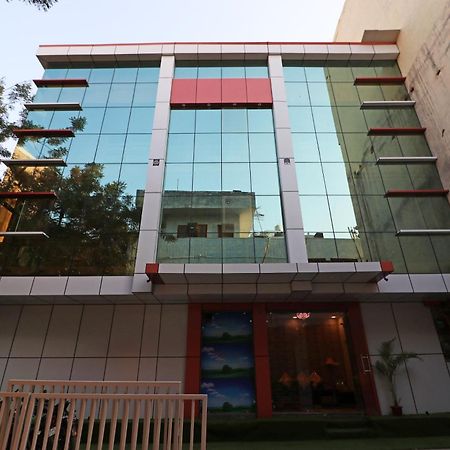 Hotel O Cloud Új-Delhi Kültér fotó