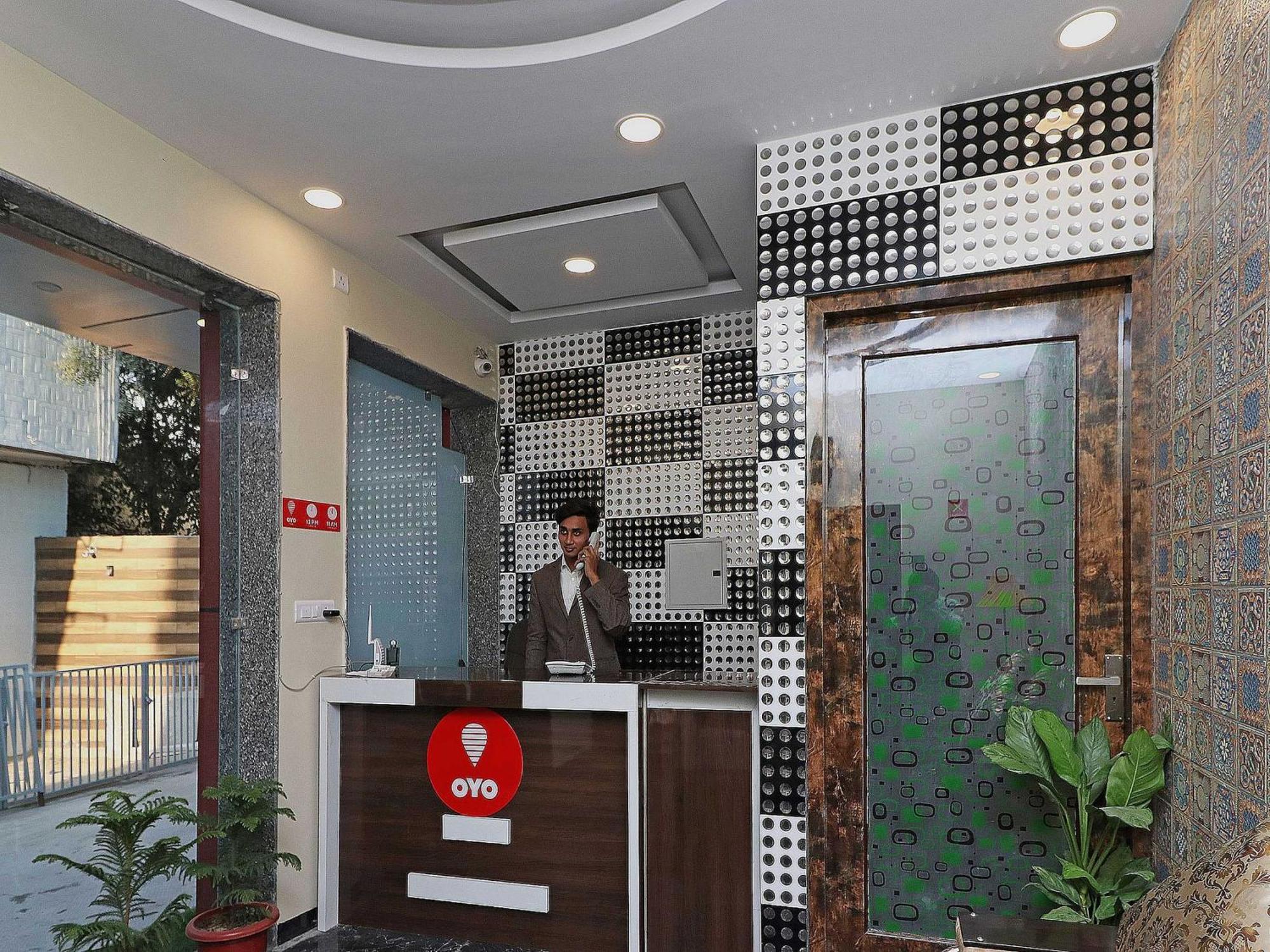 Hotel O Cloud Új-Delhi Kültér fotó