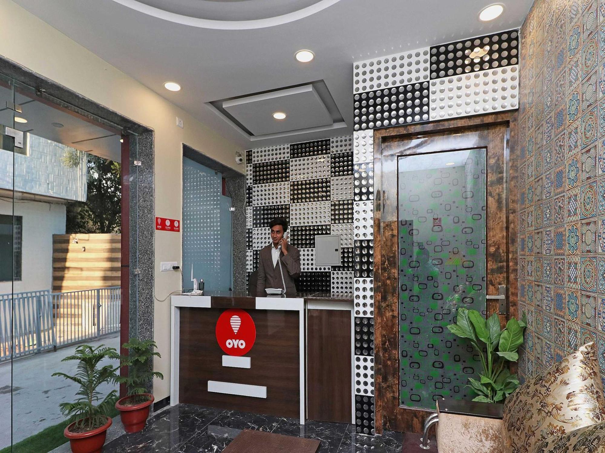 Hotel O Cloud Új-Delhi Kültér fotó