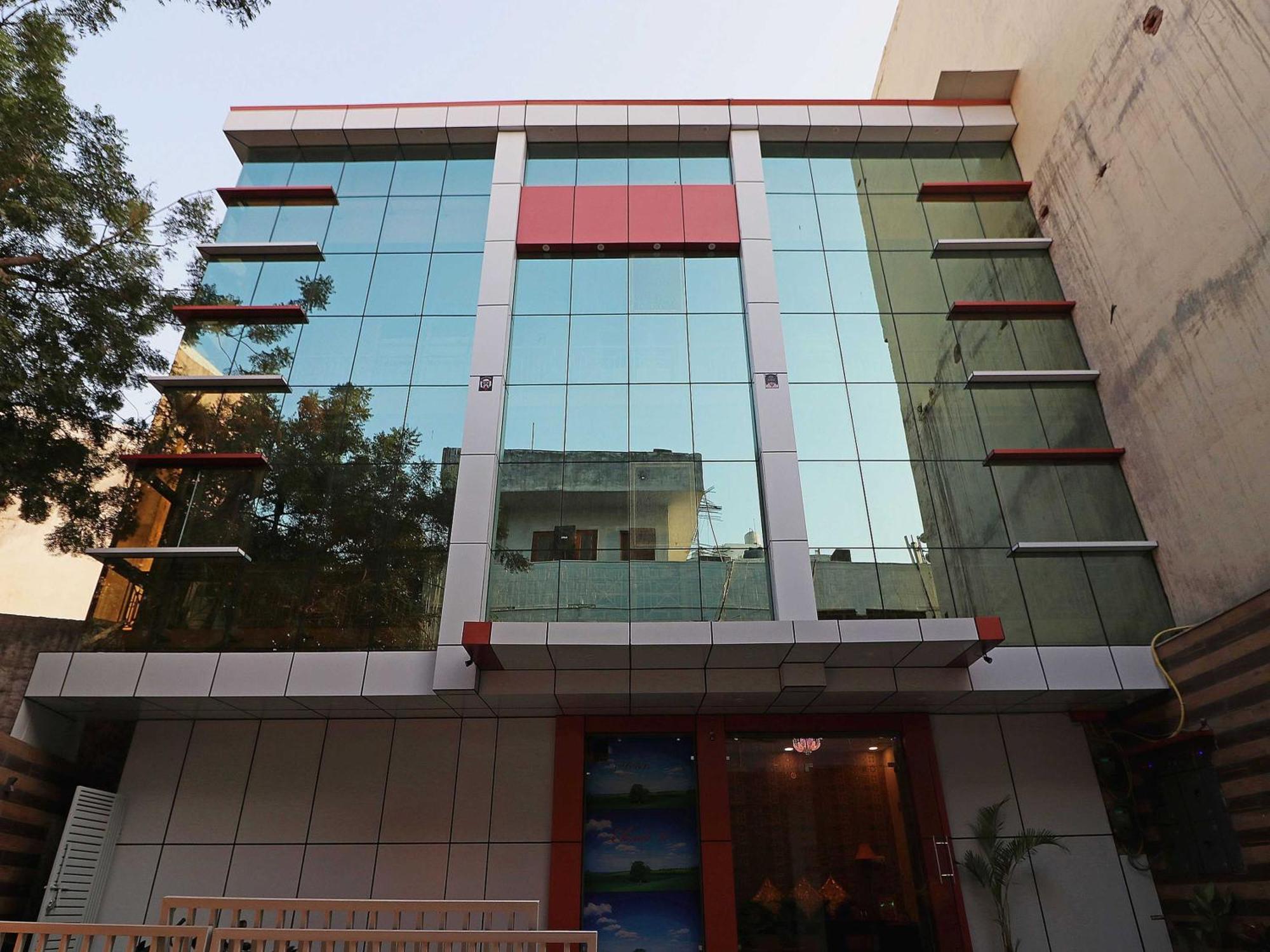 Hotel O Cloud Új-Delhi Kültér fotó